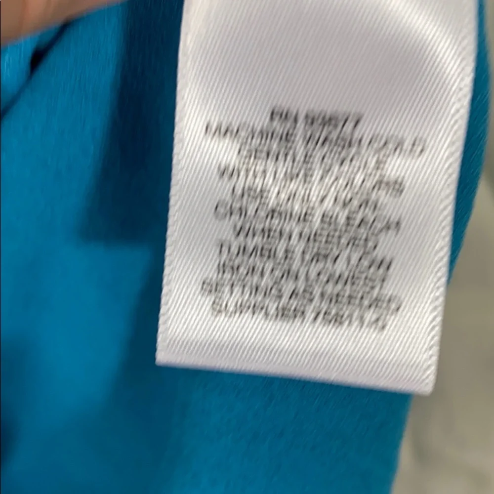 LIZ CLAIBORNE. NWT Women's top. Size S.